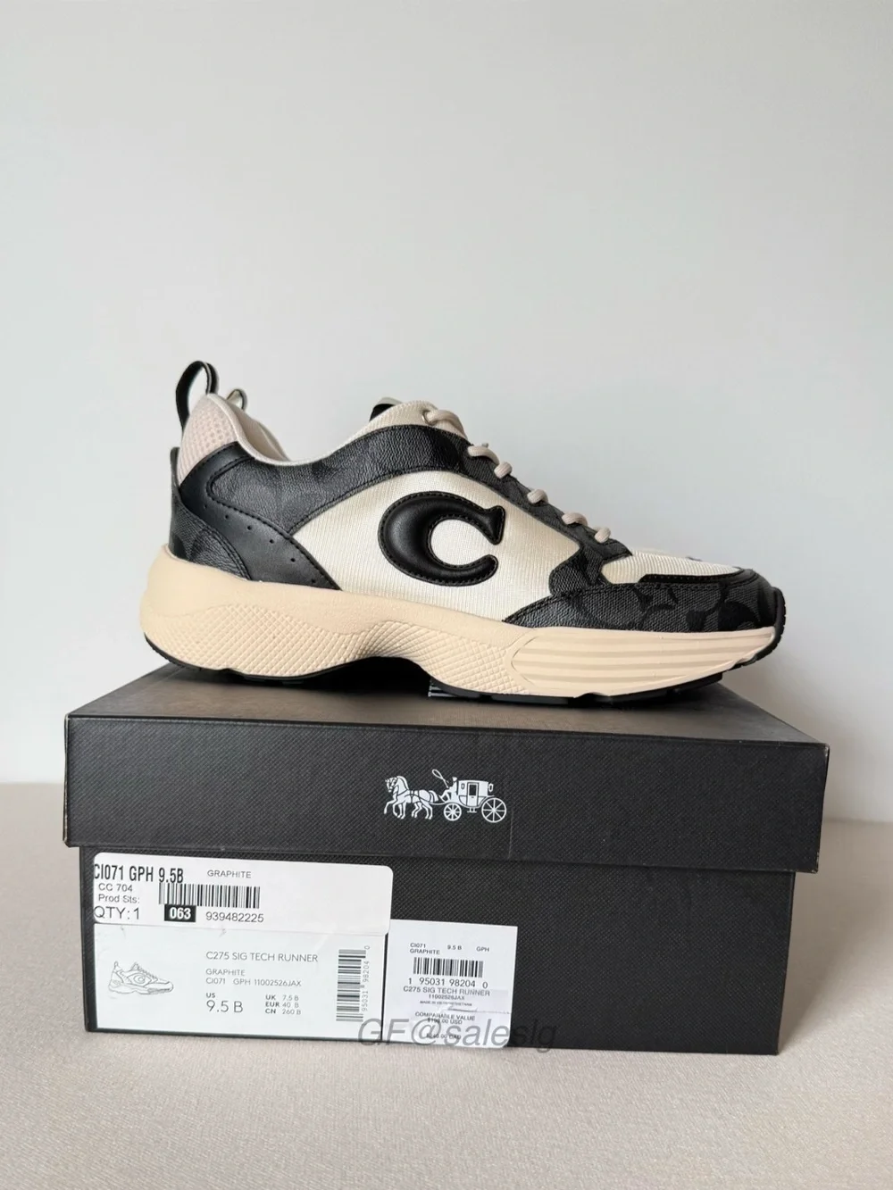 NWT Coach Black and White C275 Tech lady’s Runner Sneaker Signaturesize 9.5B